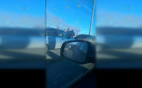 На Терновском мосту произошло ДТП с участием четырех легковушек. Видео