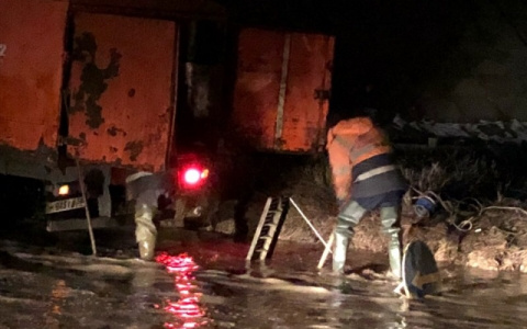 Пензенские коммунальщики всю ночь откачивали воду с городских улиц