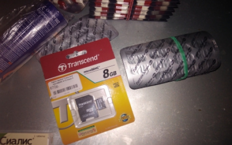 В Пензе сотрудник колонии пытался передать заключенным плеер и таблетки