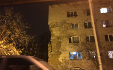 Жильцам дома-развалюхи на Кулибина предложили временно пожить в санатории