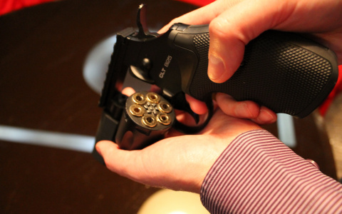 В Сурске адвокат незаконно переделал газовые пистолеты в боевые