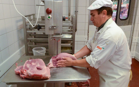 В Пензе в Страстную неделю скидки на мясо достигают 100 рублей за килограмм