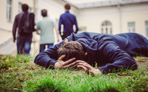 Четверо мужчин сломали ногу пензенцу за то, что он им посигналил