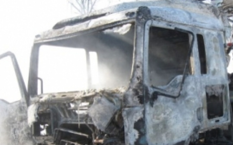 В Пензе 10 человек тушили горящую фуру "МАЗ"