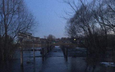 В Мокшане из-за паводка 120 человек эвакуировали в местную школу