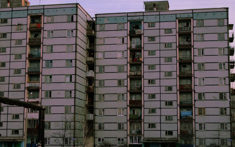 В Пензе спасатели вызволили с балкона запертую внучкой бабушку