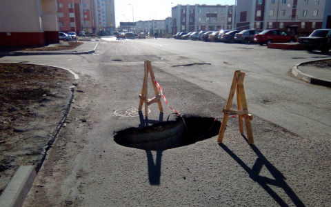 В Пензе на улице Чапаева на полметра провалился асфальт