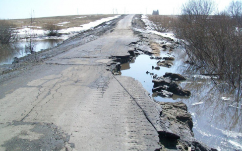 В Тамалинском районе из-за рушащейся плотины школьникам дали каникулы