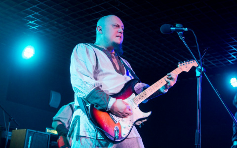 Рок-фолк группа "Тролль гнет ель" отметила в Пензе совершеннолетие