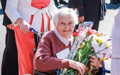 Георгиевская лента на машине - память или кощунство?