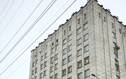 Руководство предприятия в Мокшане оплатило похороны парня, убитого током