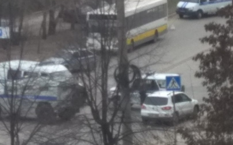 Росгвардейцы заблокировали дорогу на Окружной