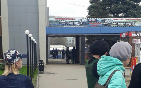 Росгвардия и спецслужбы оцепили автовокзал в Пензе
