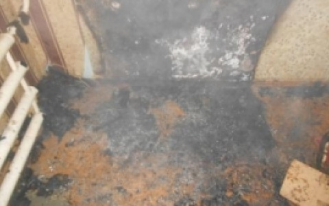 В пожаре на улице Тарханова пострадали двое пенсионеров