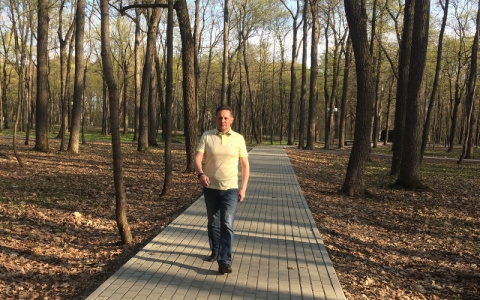 "С Олимпийской аллеи пыль нужно не сметать, а смывать", - Виктор Кувайцев