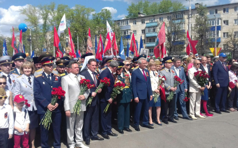 В Пензе начался торжественный митинг у Памятника Победы