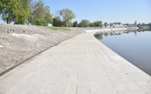 Мэр Пензы распорядился отмыть набережную Суры