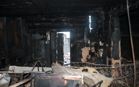 После пожара в Никольске женщина осталась с ребенком на улице