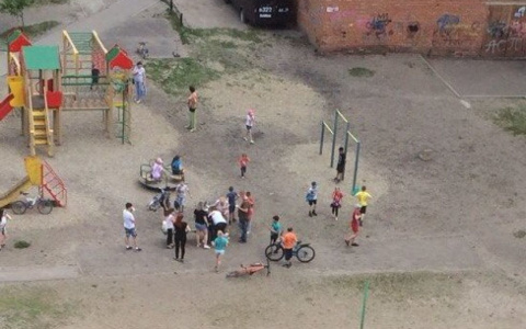 Пензячка из многоэтажки увидела, как маленькому ребенку оторвало пальцы