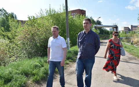 Виктор Кувайцев проверил, удобно ли отдыхать на пляже у больницы №6