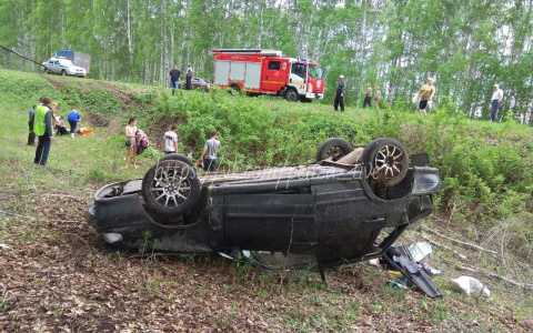 В Мокшанском районе перевернулась легковушка, две девушки в больнице