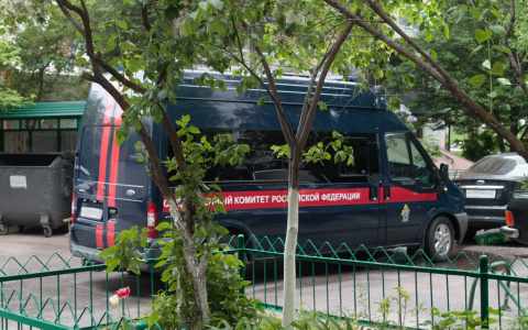 На крыше открытого в марте бассейна в Заречном найдено тело мужчины