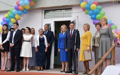 Виктор Кувайцев принял участие в праздновании "Последнего звонка" в школе №65/23