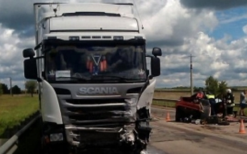 В Бессоновском районе столкнулись фура Scania и Nissan, есть пострадавшие