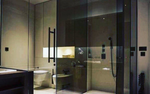 Стеклянные двери: почему надо брать и сколько это стоит?