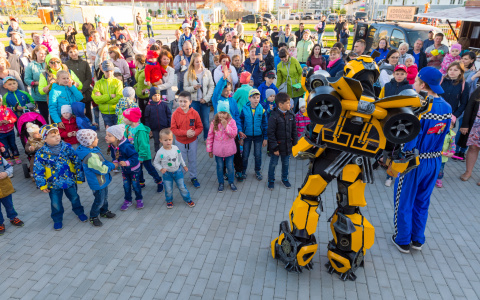 В Спутнике устроили праздник в честь открытия обновленного парка аттракционов