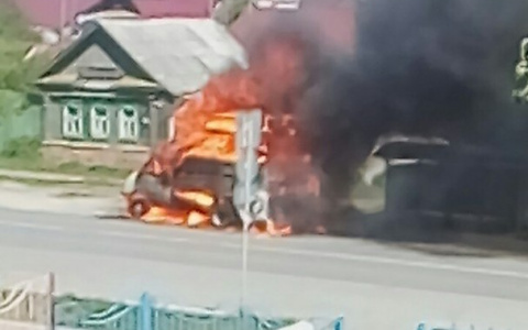 Возле школы в Кузнецке на глазах у детей взорвалась "Газель" (видео)