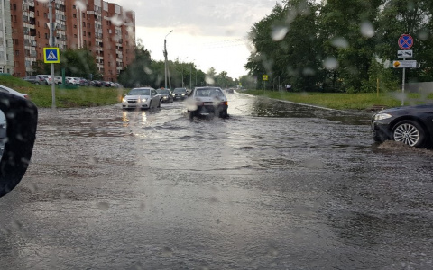Пензенцы в ливень 30 мая: Фото и видео