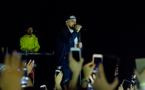 Баста дал возможность фанату на концерте в Пензе сделать предложение девушке