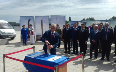 Письмо в будущее отправилось по назначению: капсулу заложил Иван Белозерцев