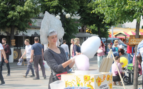 Летающие птицы, дудочки, индейцы: фестиваль "Канитель" в Пензе на День города