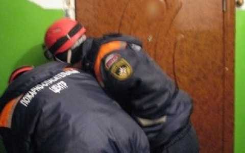 На балконе квартиры на Ладожской найдено тело мужчины