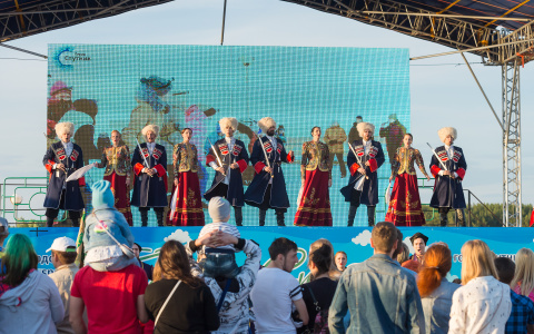 Город Спутник широко отпраздновал День России