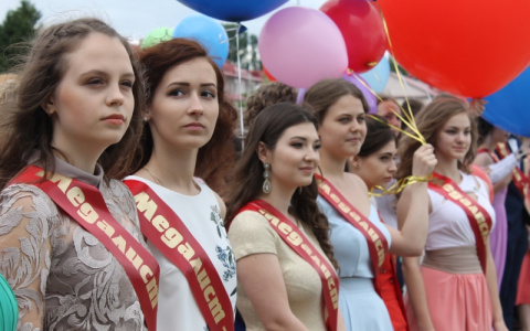 Бал пензенских медалистов пройдет 21 июня на Юбилейной площади