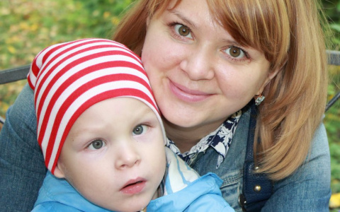 Родители мальчика с ДЦП хотят разоблачить мошенника, зарабатывающего на их сыне