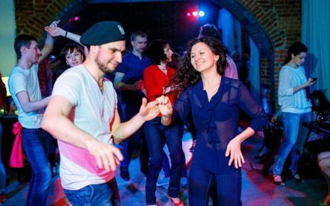 Жителям Терновки стали доступны парные танцы для взрослых 