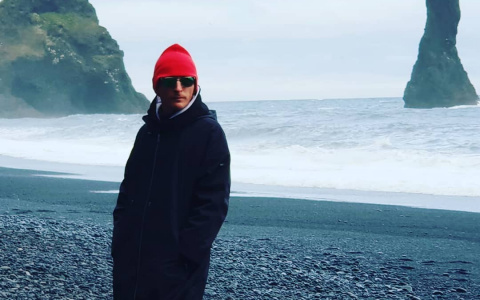 Павел Воля в Исландии превратился в скалу