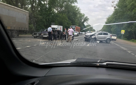 На трассе у Чемодавновки кроссовер смял бок легковушки