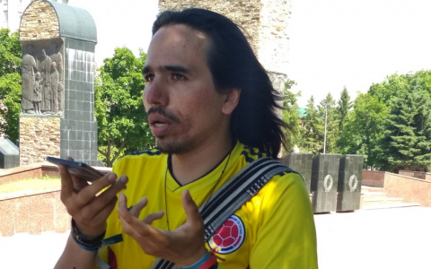 В Пензе болельщик из Колумбии снимал танки и пушки