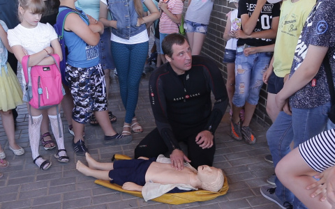 Сотрудники МЧС рассказали детям о правилах поведения у водоема