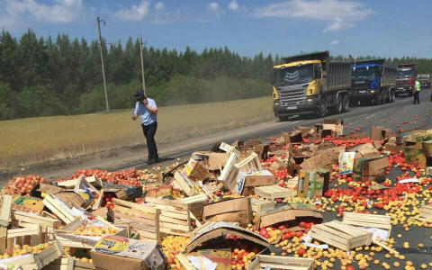 В Иссинском районе столкнулись два большегруза, водитель погиб - видео