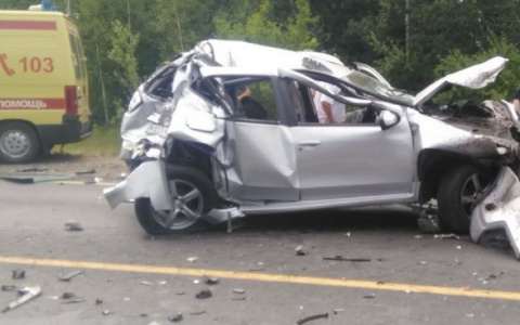 В Пензенской области столкнулись фура, Nissan Terrano и Мercedes