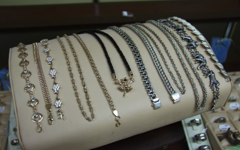 Пензенец остался без украшений после распития алкоголя с новым приятелем