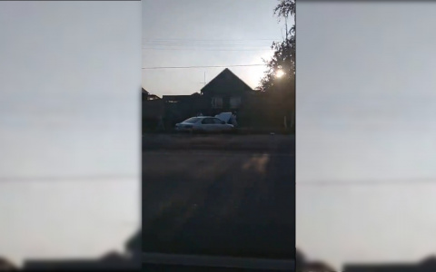 Читатель прислал видео аварии с Volkswagen и "ВАЗом" в Бессоновке