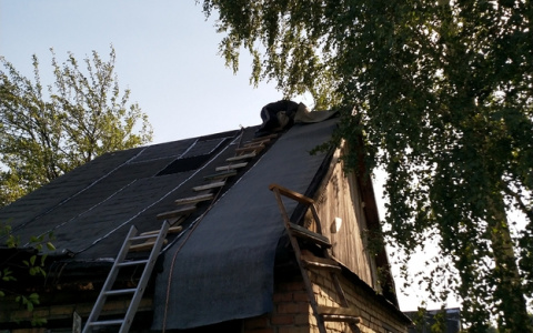 В Пензе пенсионер умер на крыше дачного дома