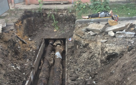 Пензенец упал в котлован на проспекте Строителей и повредил руку